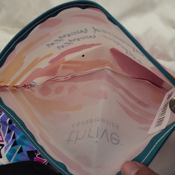 Thrive causemetics make up bag - Picture 5 of 6